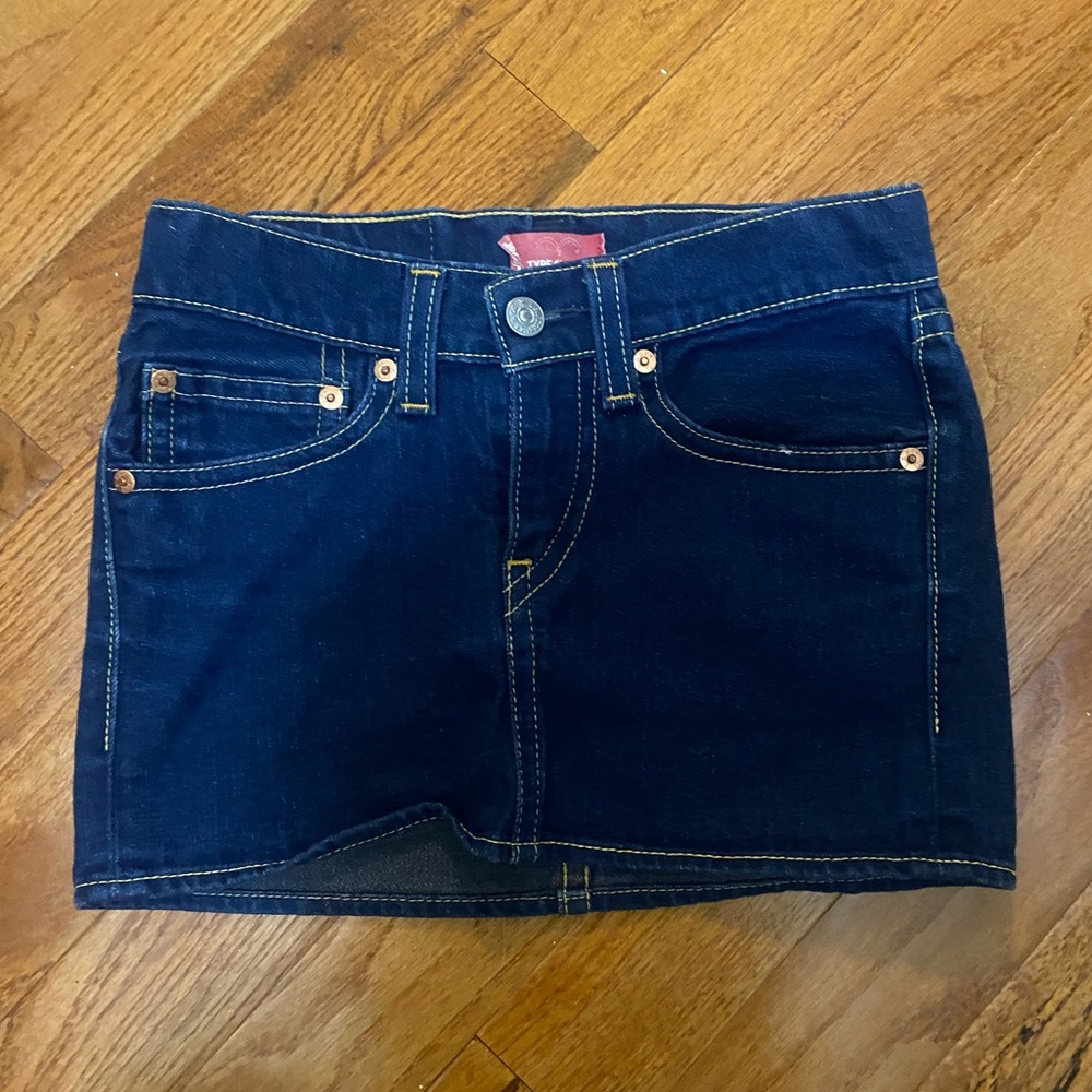Classic Levi’s Denim Mini Skirt